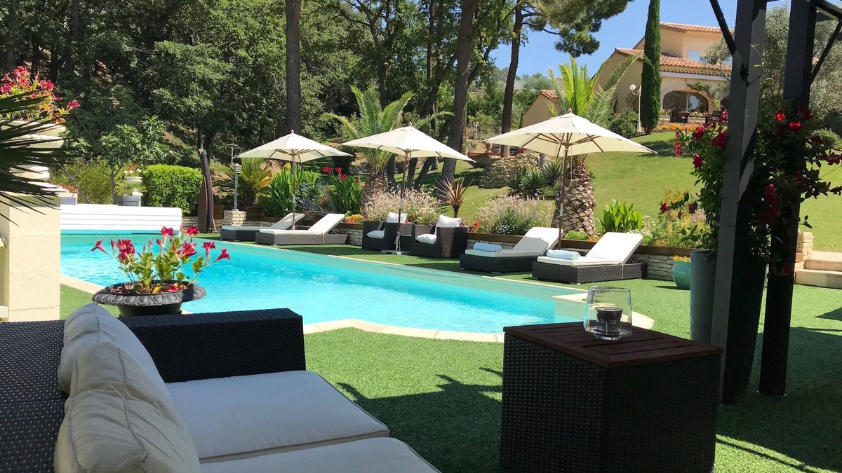 Roussas Villa | Le Mas de l'Alliance, 12 p. Air Con. with private pool, Country of Grignan