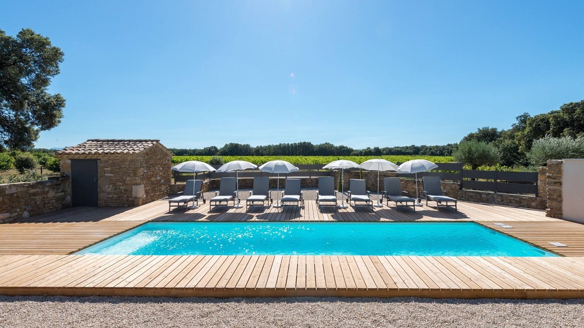 Suze-la-Rousse Apartment | Le Mas des Aracil 1 - Appt climatisé 6p, piscine