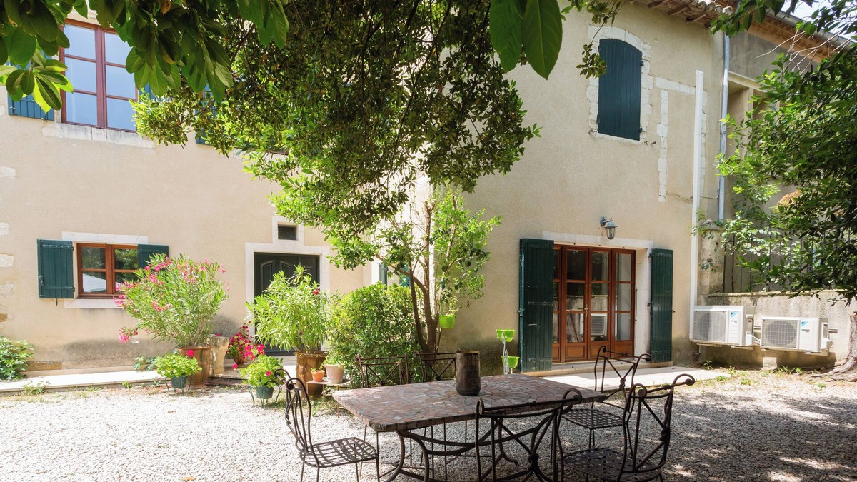 Le Pontet House | Le Mas du Chateau in Provence, a charming 18th century residence