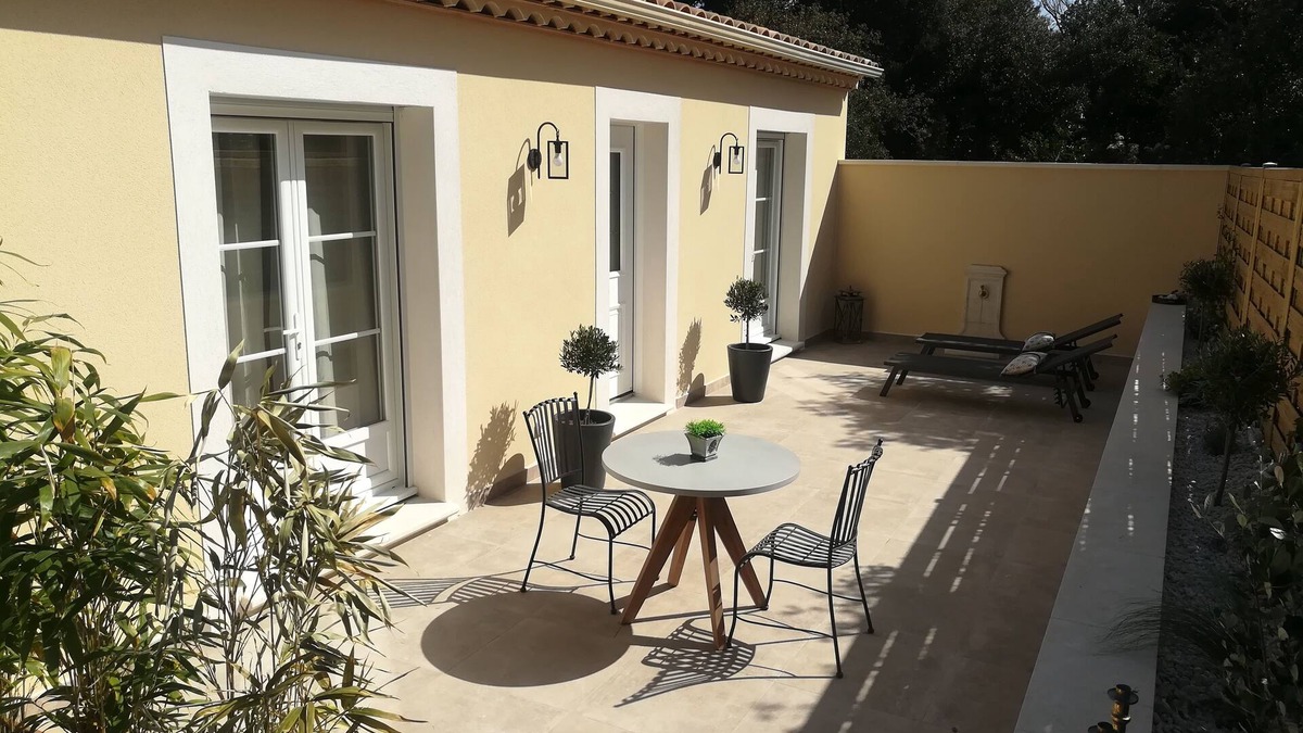 Chateauneuf-de-Gadagne House | Le Mazet d'Olivia romantic getaway in Provence, near Avignon Luberon Gordes