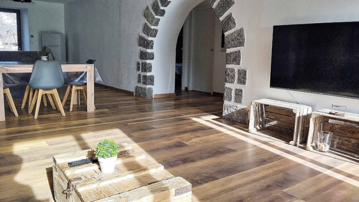 Lathuile Apartment | LE Mazot-spa-piscine-proche Lac-charme-détente