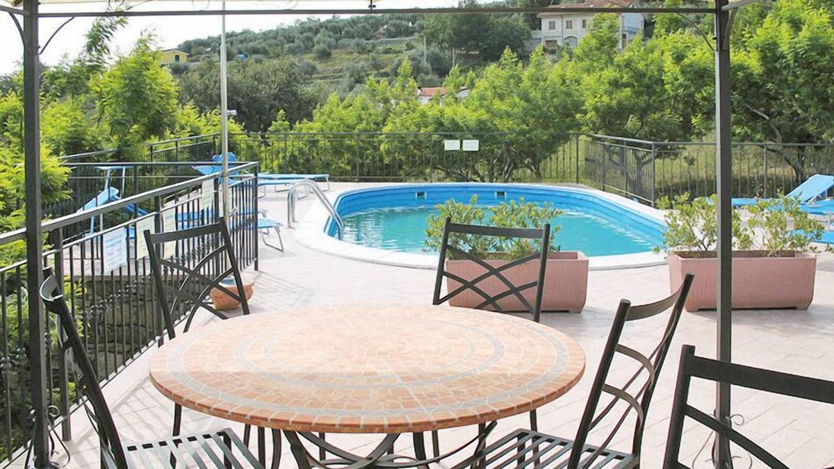 Torrazza Apartment | Le Mimose 6 Pax - Three Bedroom Apartment, Sleeps 6
