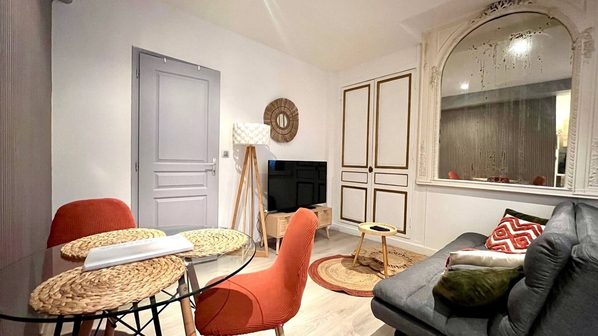 Sens Apartment | Le Mirror Hyper Centre