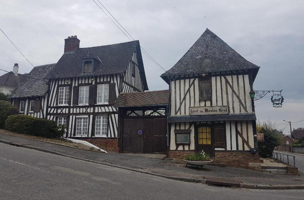 Aumale House | Le Mouton Gras