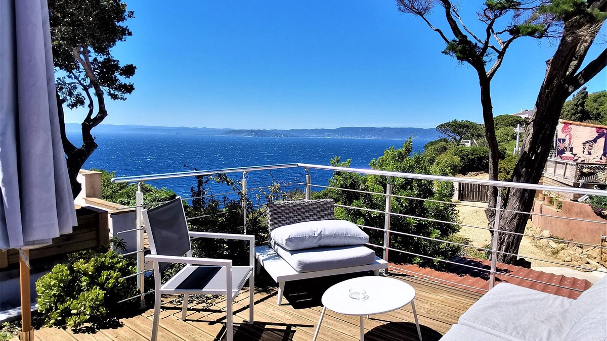 Ile du Levant Apartment | Le Myrtil Apartment T2-33m2 Air conditioned Sea view Terrace 30m2