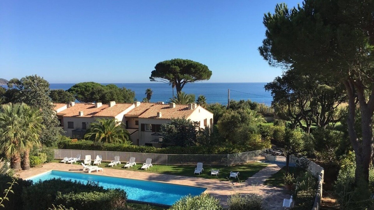 Le Lavandou Apartment | Le Nautilus T2* mezzanine with direct beach access
