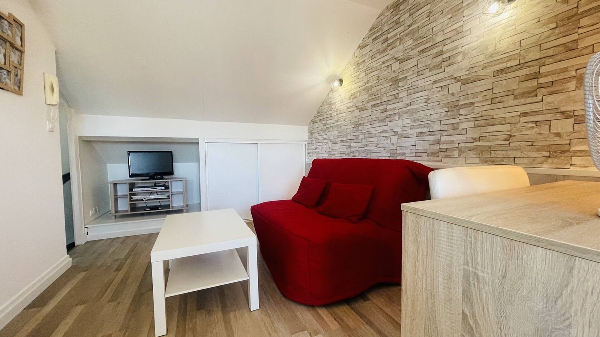 Saint-Pierre-des-Corps Apartment | Le Nid de velpeau - Nice studio in the heart of Velpeau