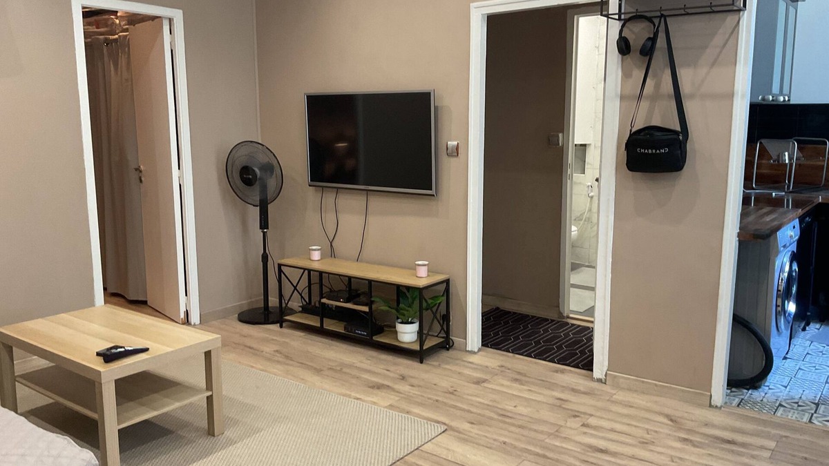 Saint-Charles Apartment | Le P'tit St Charles Arrive, pack your bags, breathe: you're in Marseille.