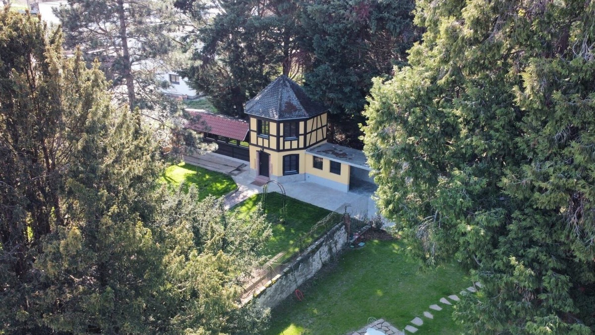 Ostheim House | Le Parc du Séquoia : stay in a former apiary