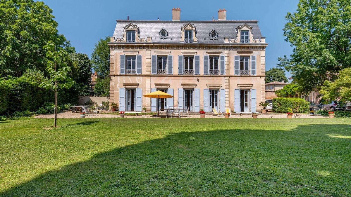 Saint-Cyr-au-Mont-d'Or Villa | Le Parc - Estate with swimming pool in a park