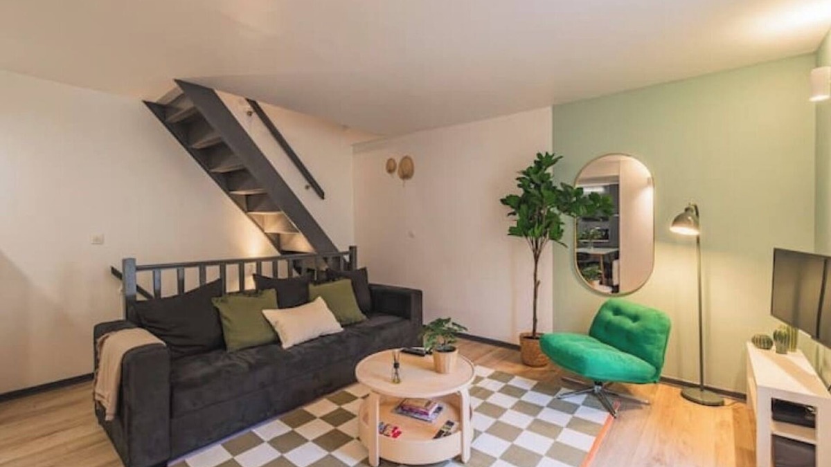 Hincmar Apartment | Le Pastel - sleeps 10 - near Cathedral