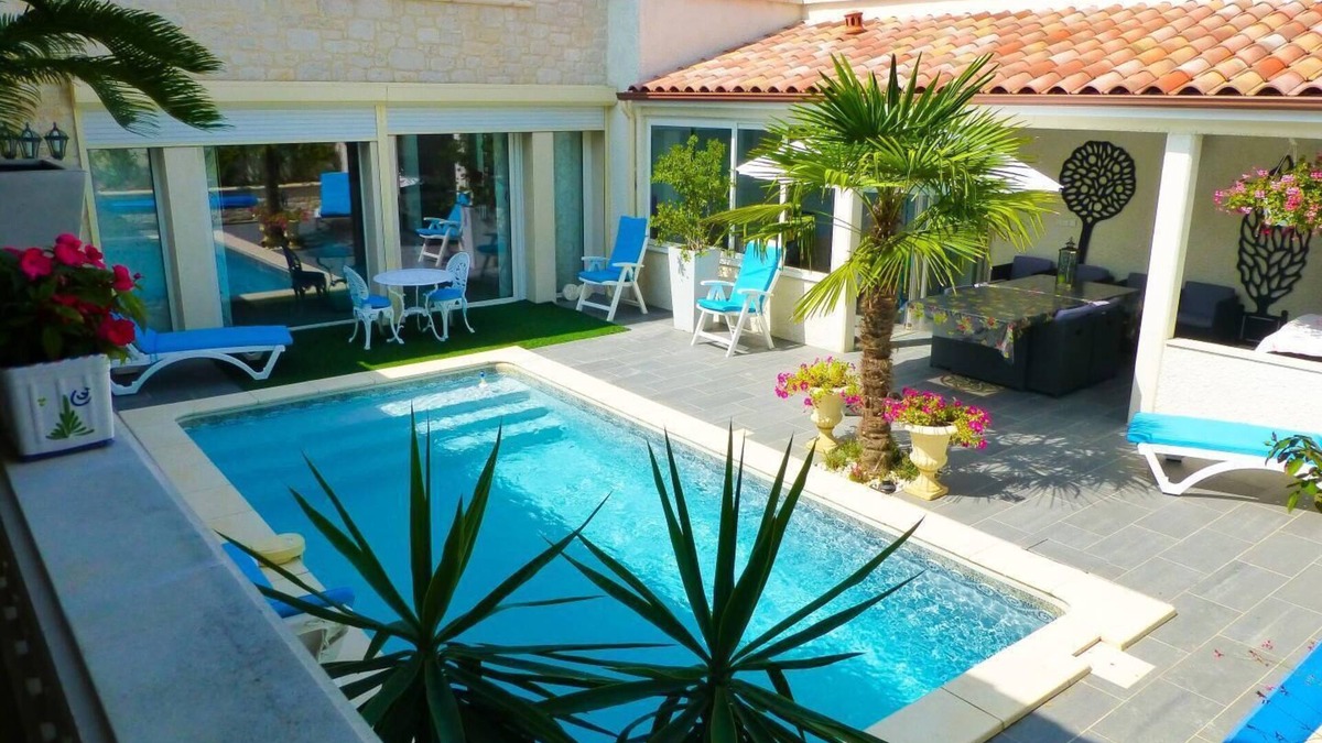 Saint-Vincent-Rive-d'Olt House | LE PATIO DU BARRY - SAINT-VINCENT-RIVE-D'OLT