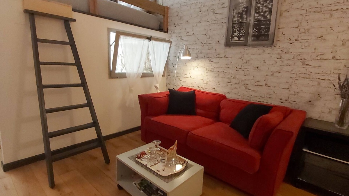 Villefranche-de-Rouergue Apartment | Le Petit Saint-Georges 2*: renovated, fully-equipped studio at the foot of the collegiate church