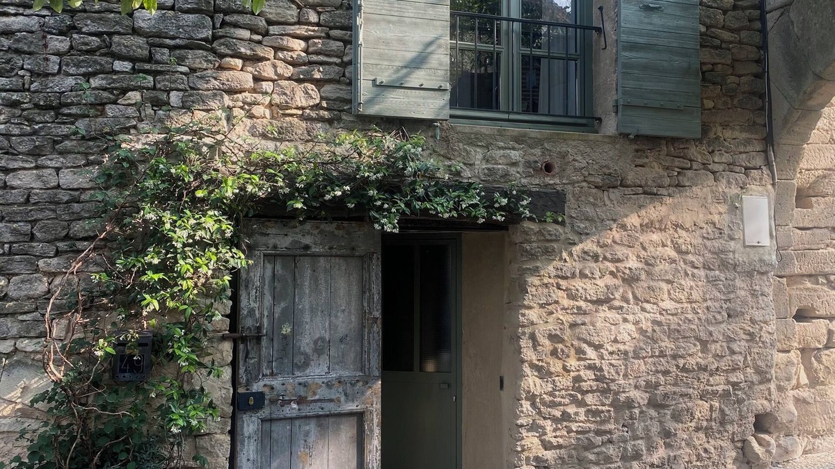 Goult House | Le Petit Château is a village house in the charming village of Goult.