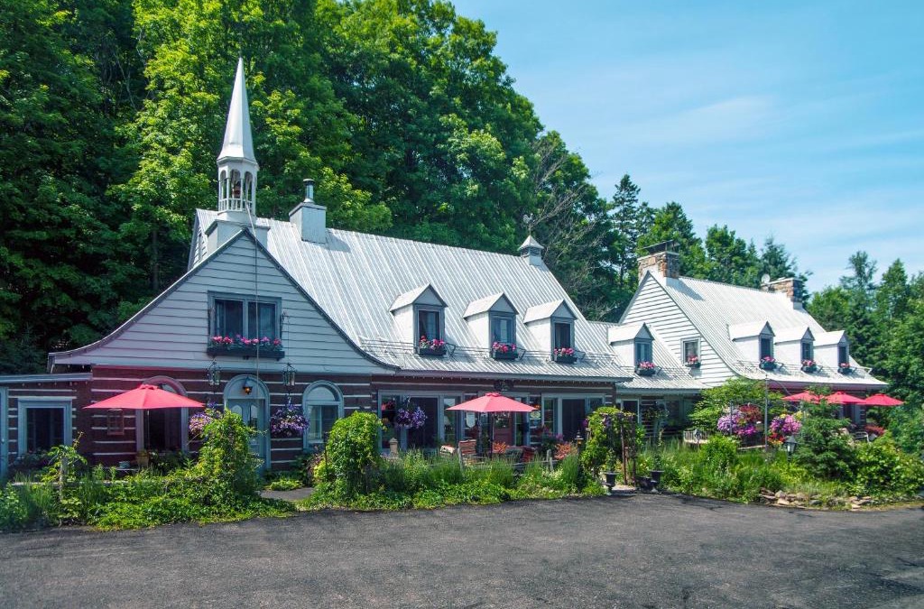 Saint-Sauveur Bed & Breakfast | Le Petit Clocher Gite Touristique B & B