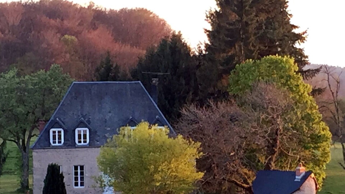 Lavault-de-Fretoy House | Le petit Manoir de Frétoy, in the heart of the Morvan regional park