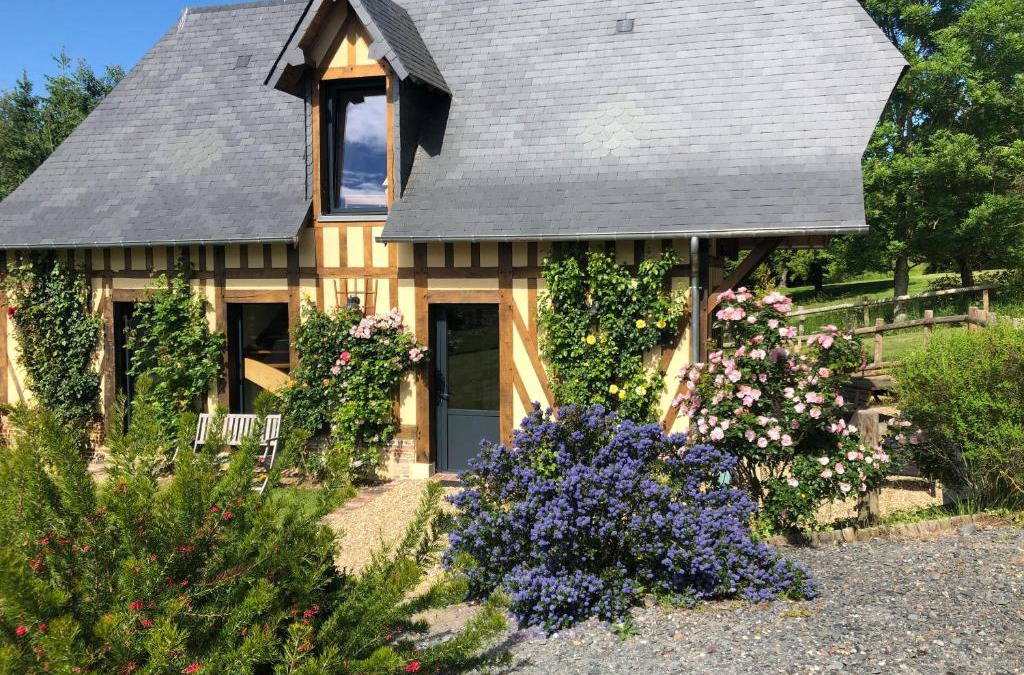 Bonneville-la-Louvet House | Le petit Orchard