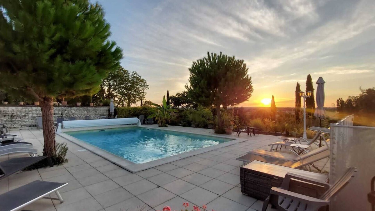 Availles-en-Chatellerault Hotel | Le Pigeonnier du Perron