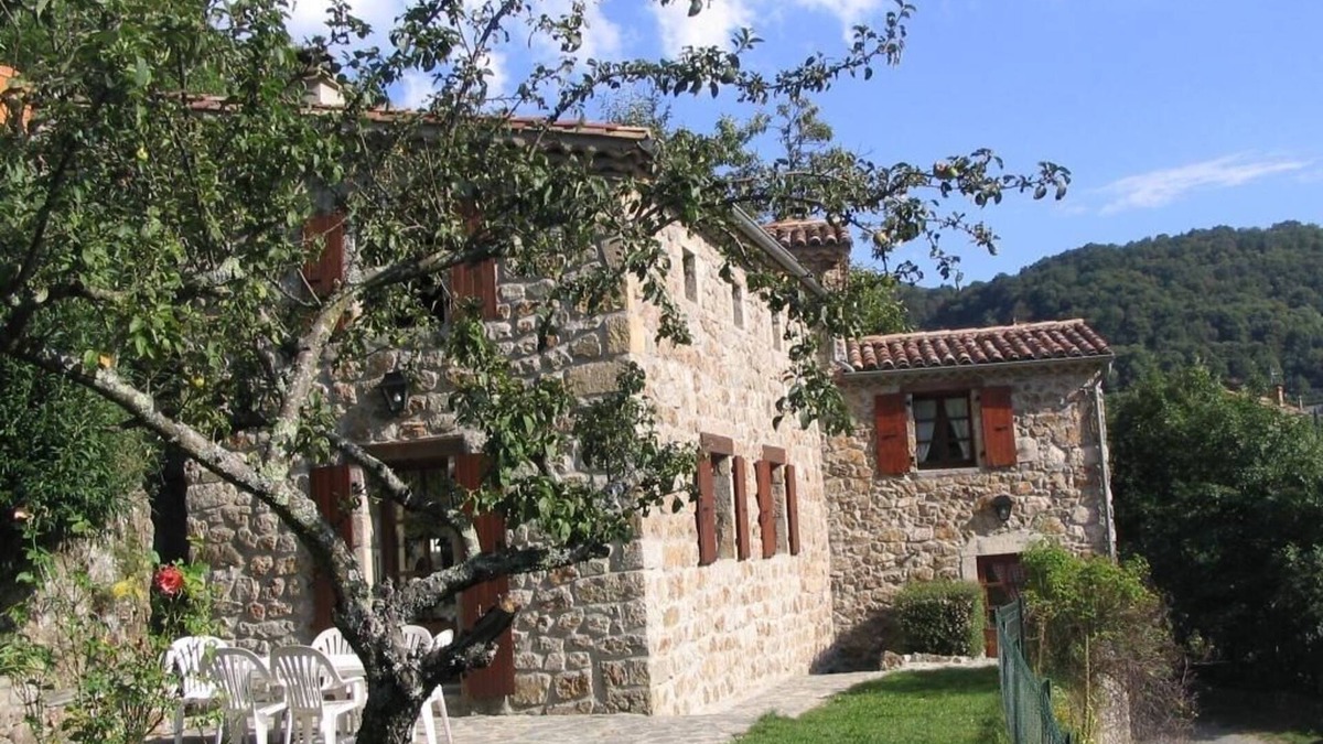 Saint-Julien-du-Gua House | Le Pigeonnier : Maison de Famille de Charme Dans le Parc Naturel