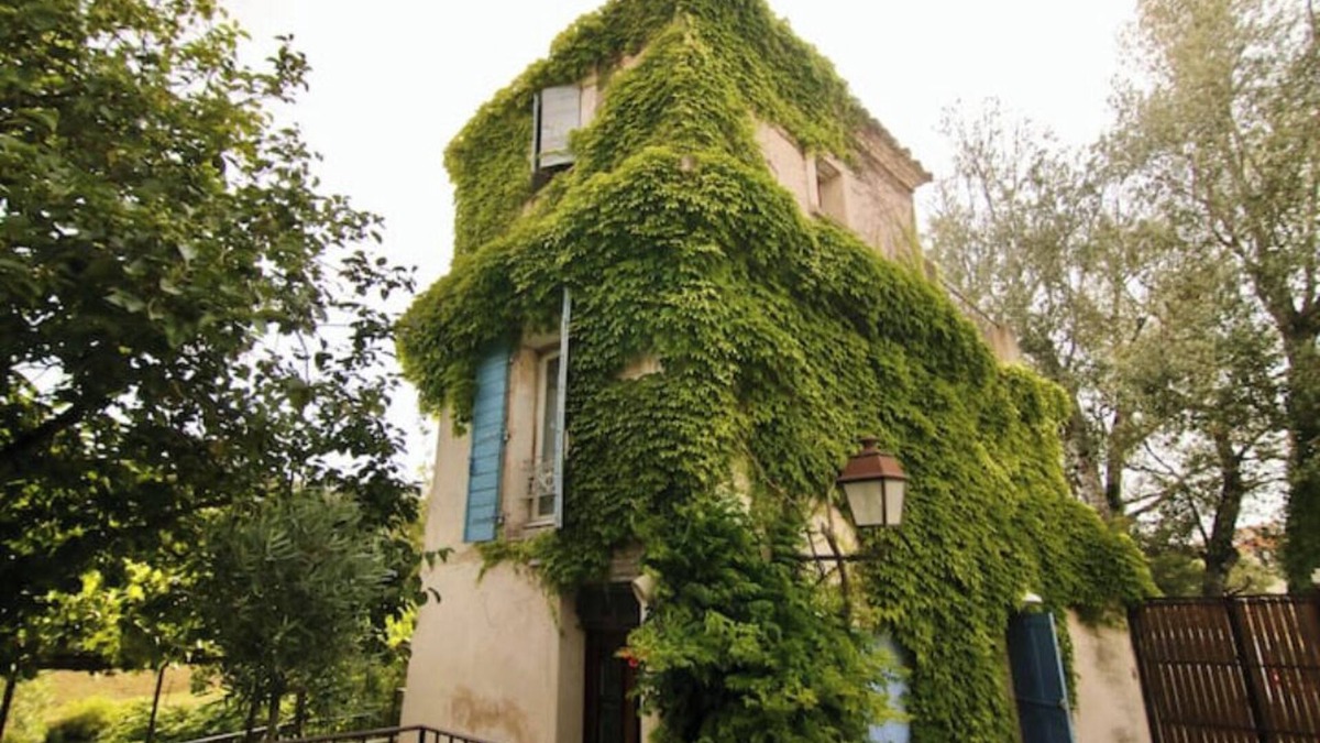 Bedarrides Apartment | Le Pigeonnier, a tower in the heart of the rivers