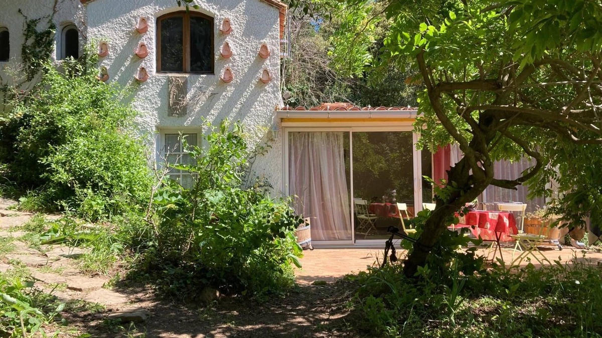 Montauriol House | Le pigeonnier du Moulin, with swimming pool, in the mountains, near the sea and Spain
