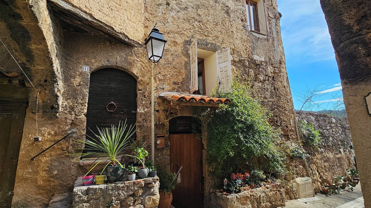Villecroze House | Le Portail D'airain