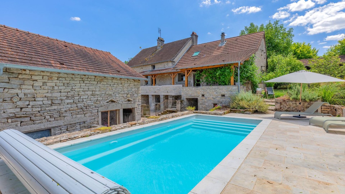 Saint-Ythaire House | Le Pressoir - family country house - Swimming pool - Garden - Wifi/Fibre