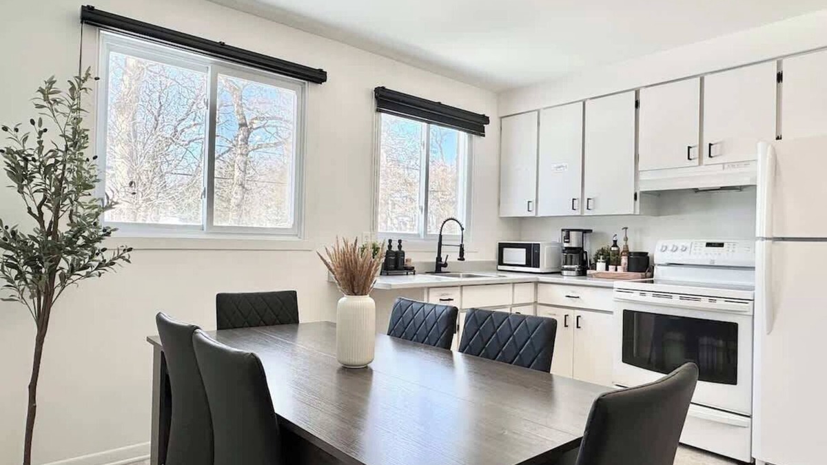 Ste. Foy Apartment | Le Ranch Summary: Ide