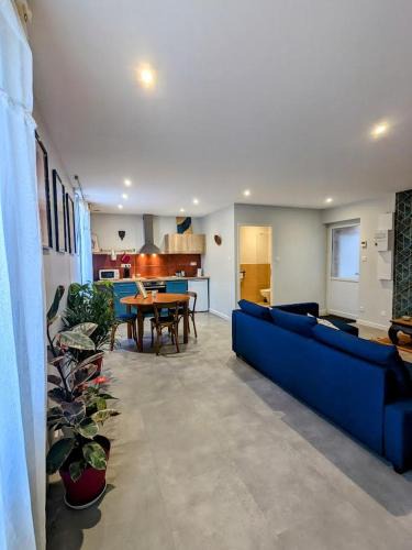 Riorges Apartment | Le Riad, sauna & jacuzzi