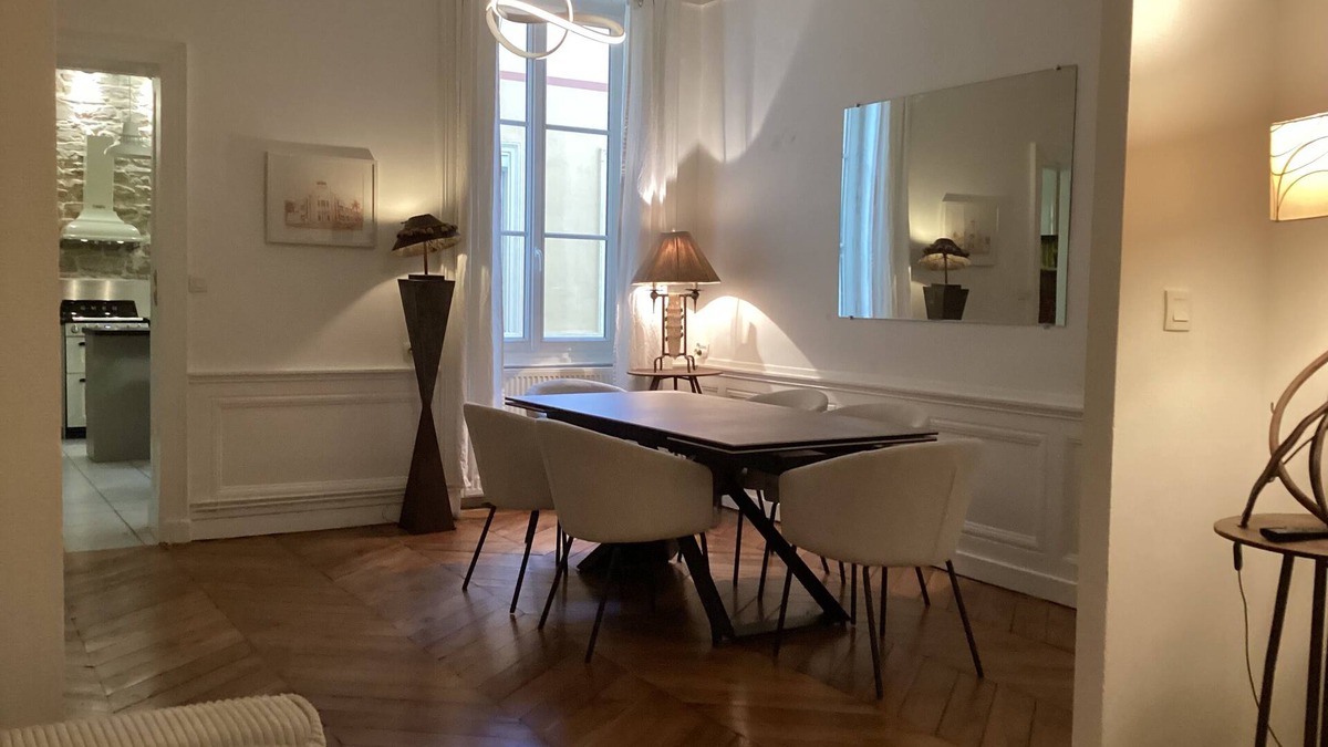 Marechal Lyautey - Vitton Apartment | Le Roosevelt, renovated 100m2 apartment in the 6th arrondissement