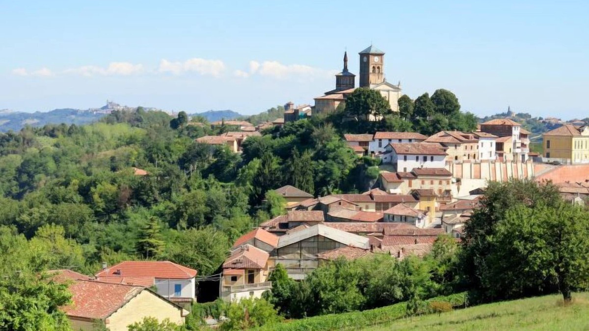 Grazzano Badoglio House | Le Rose Rosse by Interhome