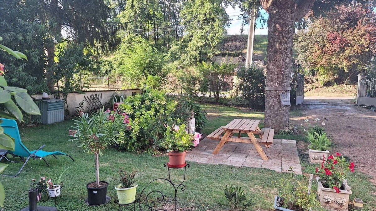 Lussault-sur-Loire Apartment | Le Sapin Parasol - House for 7 people.