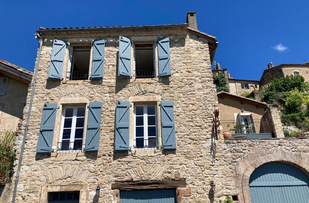 Cordes-sur-Ciel Bed & Breakfast | le secret du chat