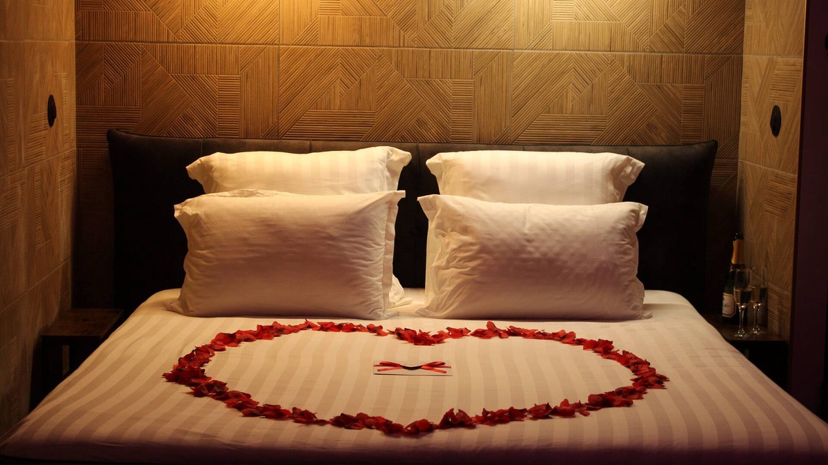 Chartres Apartment | Le Spa'Cieux Suite & Spa - Love room with spa, sauna and hammam
