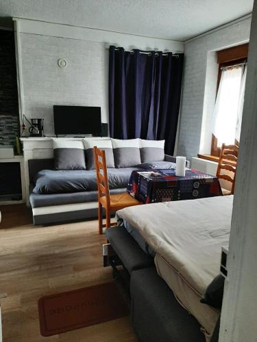 Saint-Gobert Apartment | Le studio à la campagne