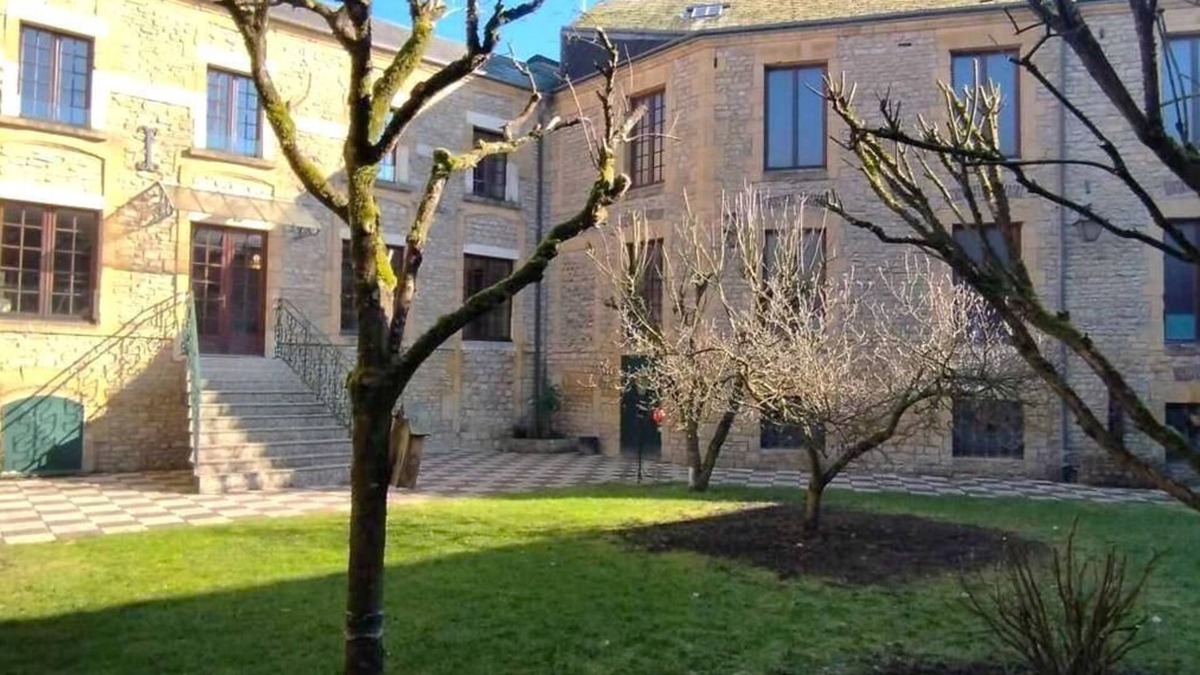 Sedan Apartment | LE TEMPS SUSPENDU - SEDAN