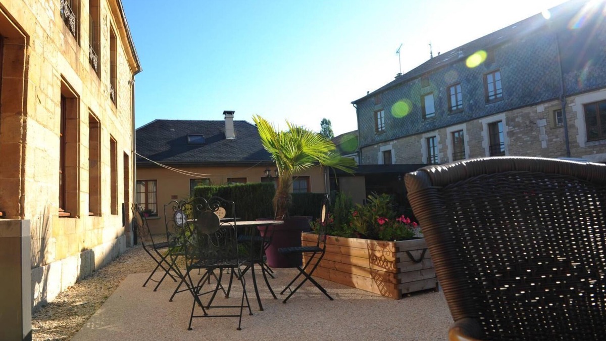 Launois-sur-Vence Hotel | Le Val de Vence