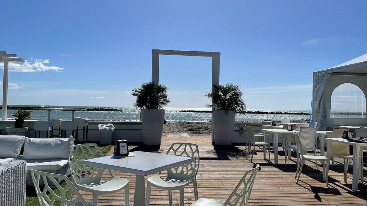 Lido delle Nazioni Apartment | Le Vele Holiday House (three-room apartment - 2 bedrooms - with pool)