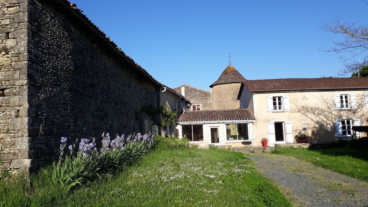Xaintray House | LE VERGER bucolic gîte, haven of peace between Puy du Fou and Futuroscope 6/8 pers