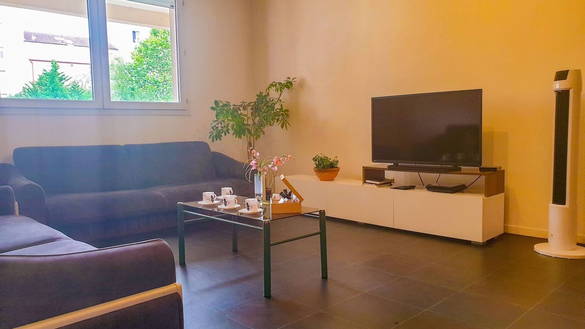 Charpennes - Charmettes Apartment | Le Zola, T2 Calme à la Limite de Lyon