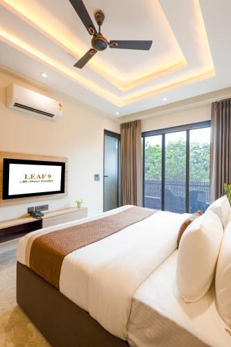 Udyog Vihar Hotel | Leaf 9 Grand, Near Udyog vihar and Yashobhoomi