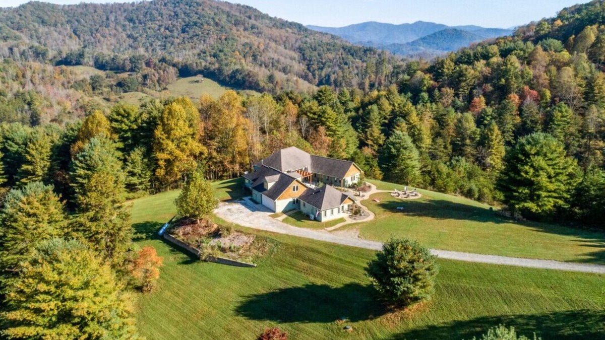 Marshall House | Leaf Change Special Villa at Stony Woods near Asheville Pet Friendly