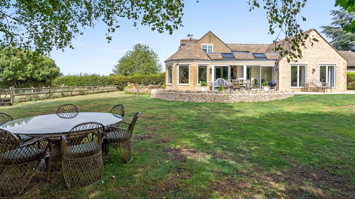 Great Witcombe Cottage | Leafield House - pet friendly near Cheltenham