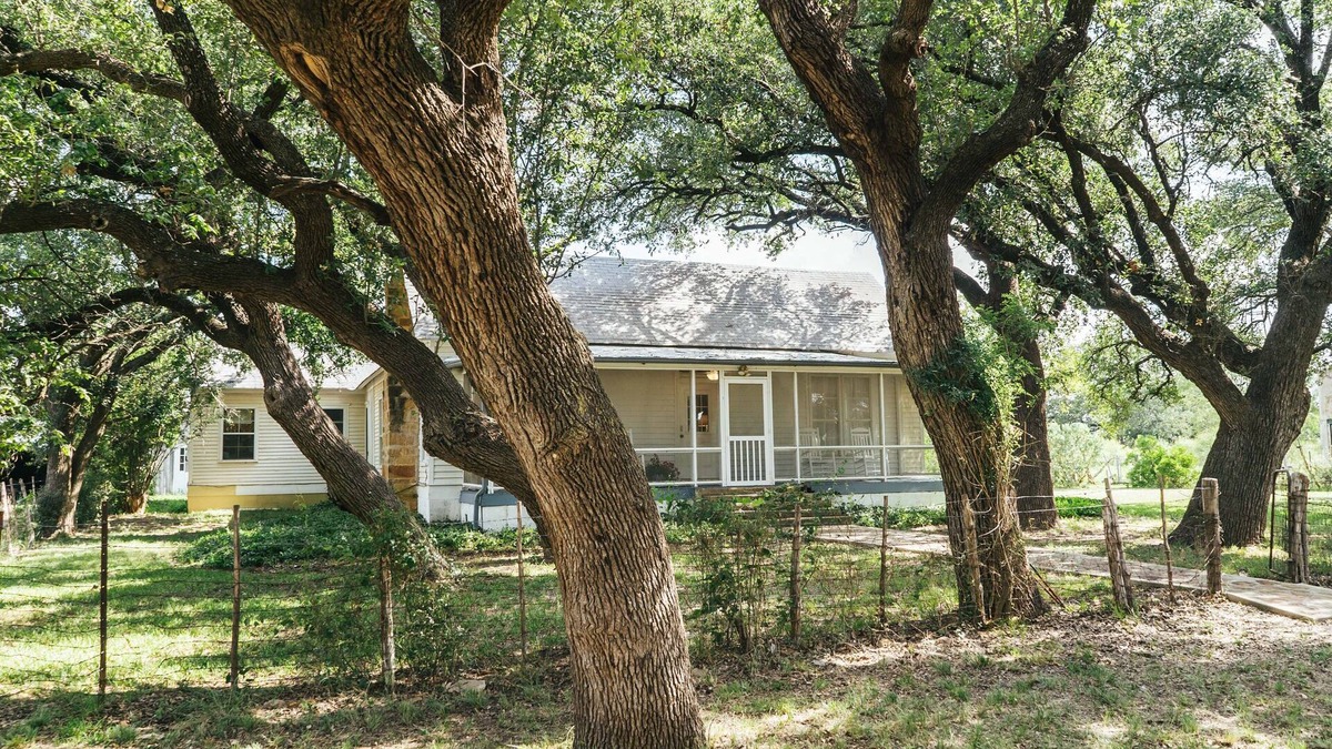 San Saba House | Leaning Oaks Ranch - A Perfect Texas Hill County Ranch Getaway!