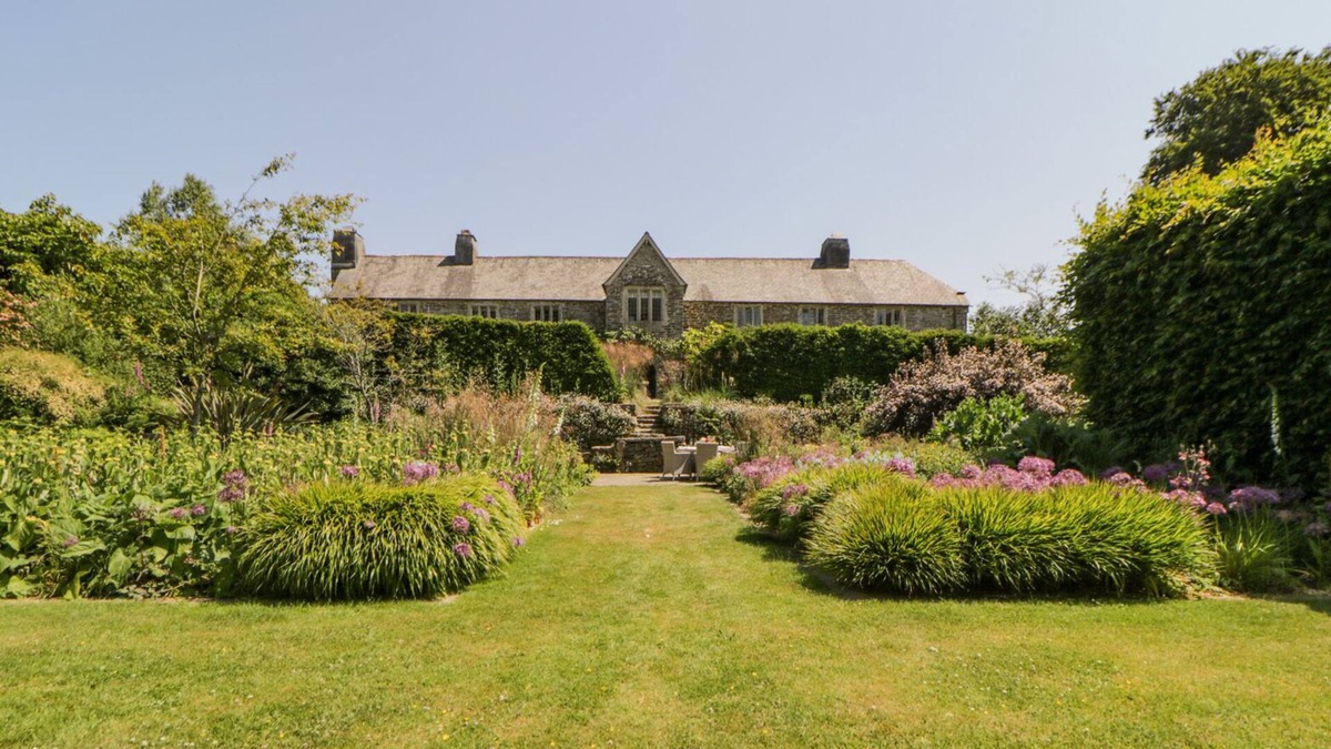 Clearbrook House | LEAT HOUSE AT SORTRIDGE MANOR, pet friendly in Horrabridge