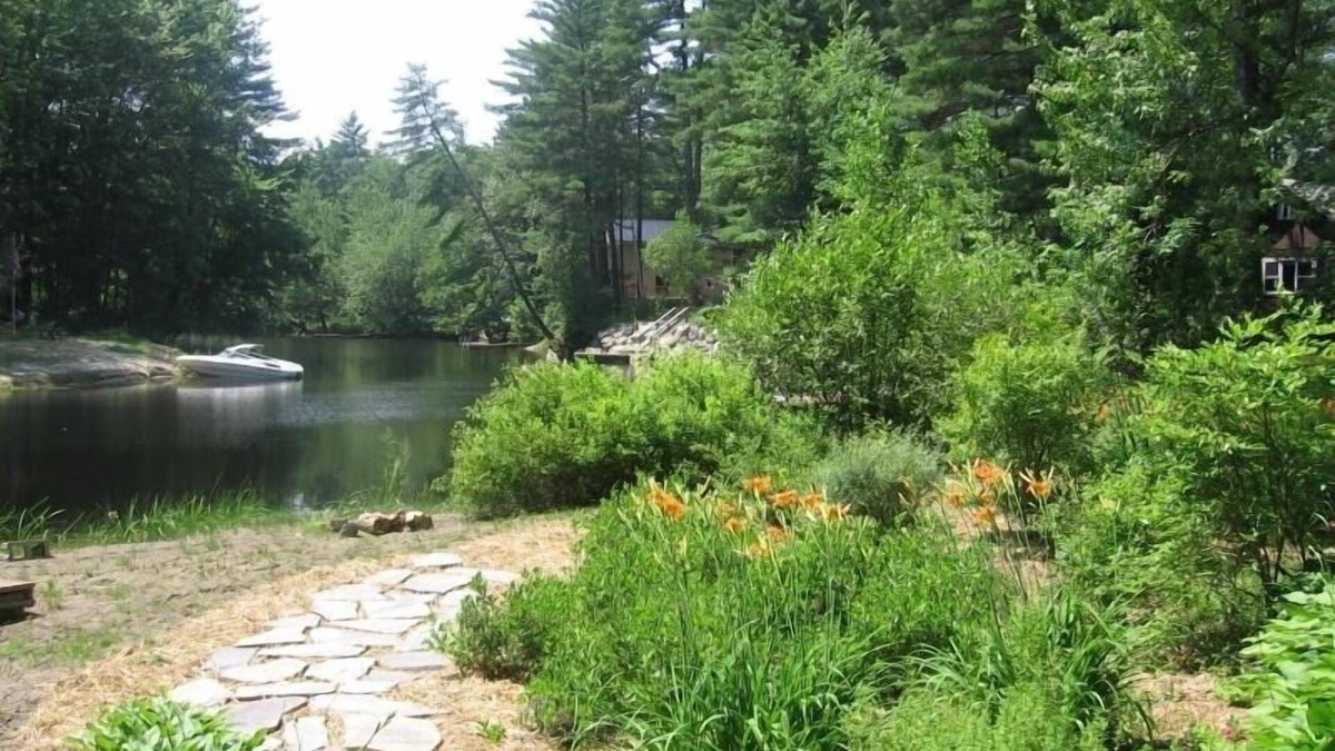 South Casco Cottage | Leave it All Behind! 4-Season Sebago Lake Area, Kayak, Canoe & Fish, Pets Free!