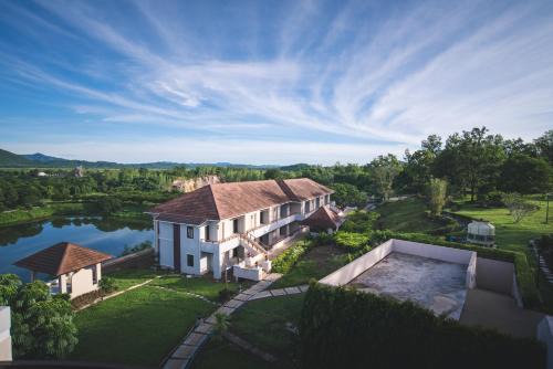 Nong Ya Plong Resort | Leaves Valley Resort