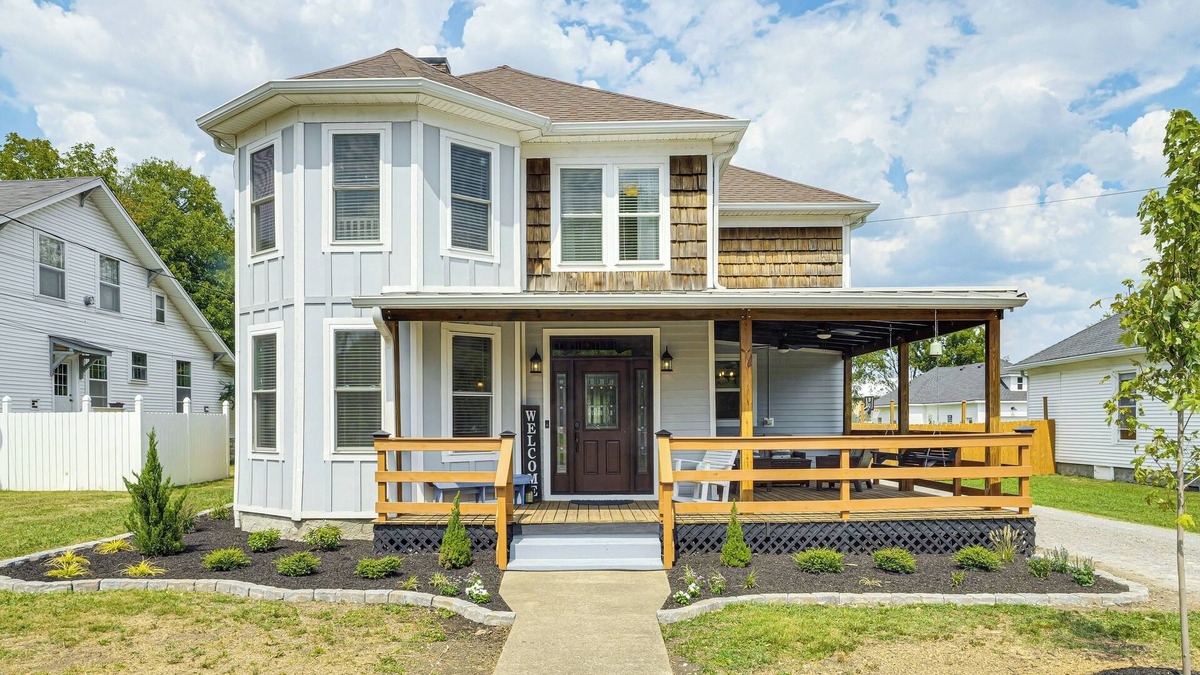 Lebanon House | Lebanon Retreat: Decks, Fire Pit & Yard