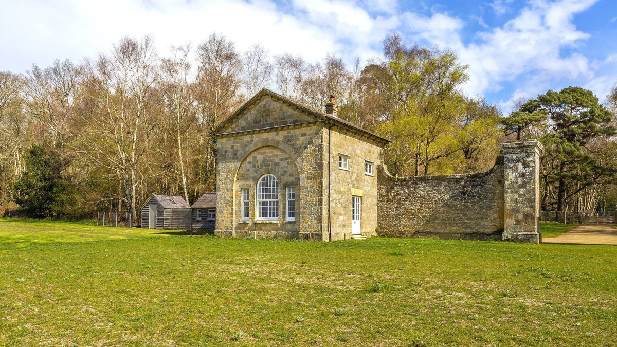 Petworth Cottage | Leconfield Lodge by inspirestays.com - a rural cottage that sleeps 2 guests in 1 bedroom