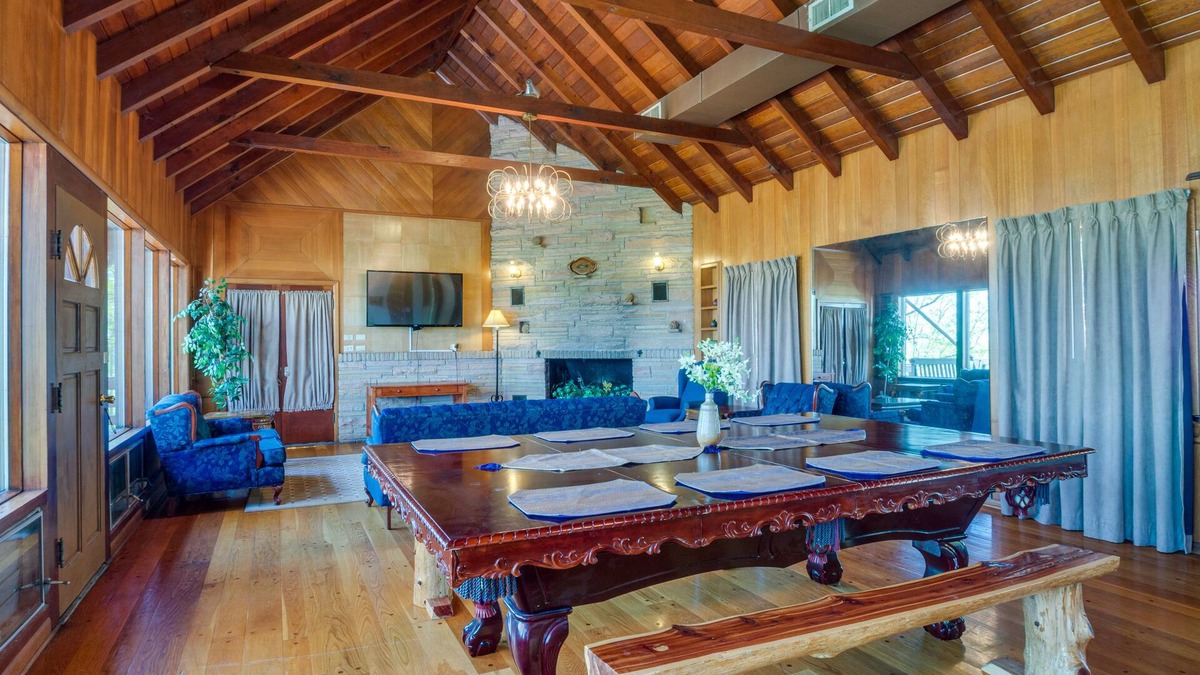Burkesville House | 'Ledge Lodge' Burkesville Getaway: Pool & Views!